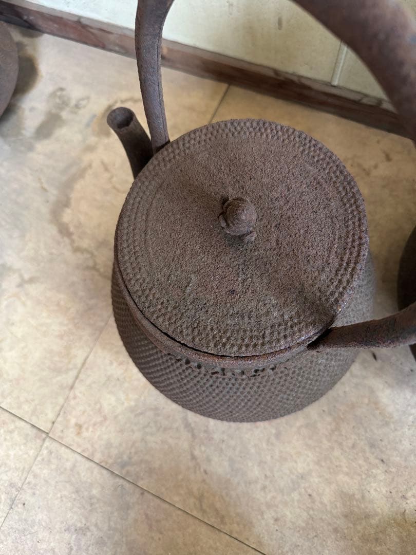 全部で伝統的な日本の鉄瓶セット