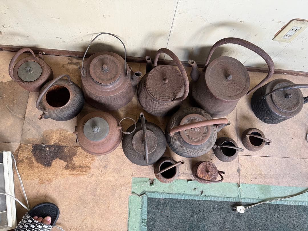 全部で伝統的な日本の鉄瓶セット