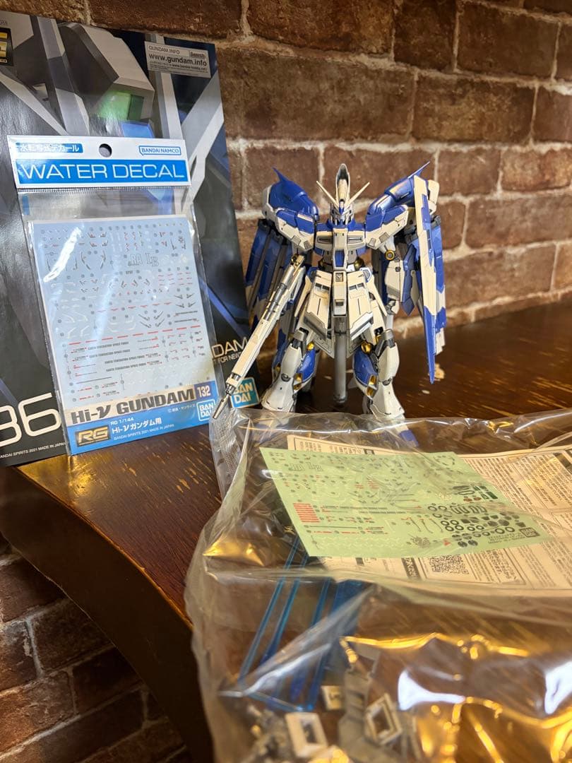 RG ハイニューガンダム　チタニウムフィニッシュ　水転写デカール付き