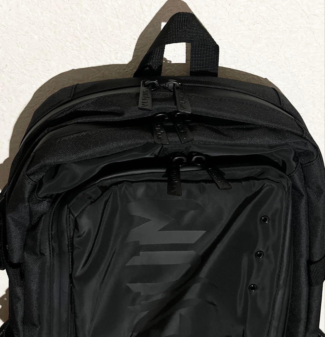 VENUM バックパック (ブラック×ブラック)