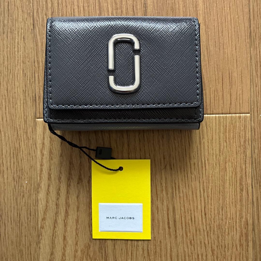 【未使用品】マークジェイコブス スナップショット 三つ折り財布 グレー