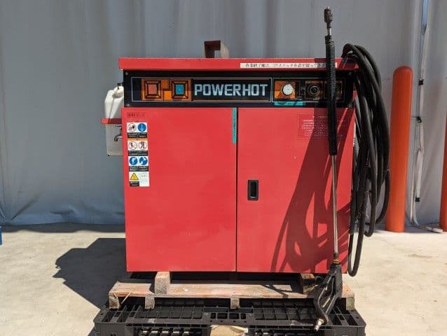 高圧洗浄機　運搬費は別途