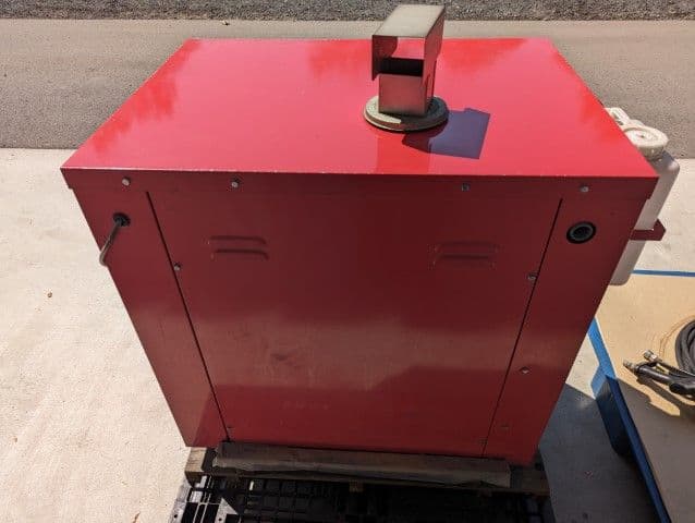 高圧洗浄機　運搬費は別途