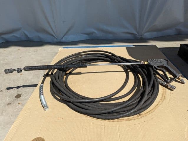 高圧洗浄機　運搬費は別途