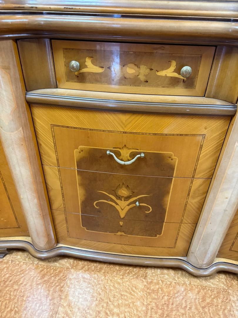 高級ヴィンテージイタリア製キャビネットセット - 独自の美と歴史を持つ家具