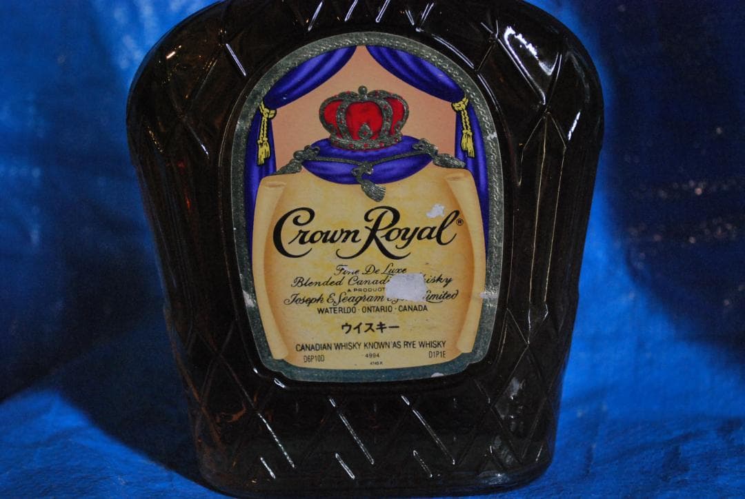 古酒ウイスキーCrown750ml未開栓の出品です。