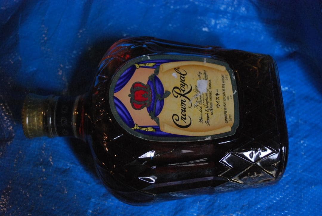 古酒ウイスキーCrown750ml未開栓の出品です。