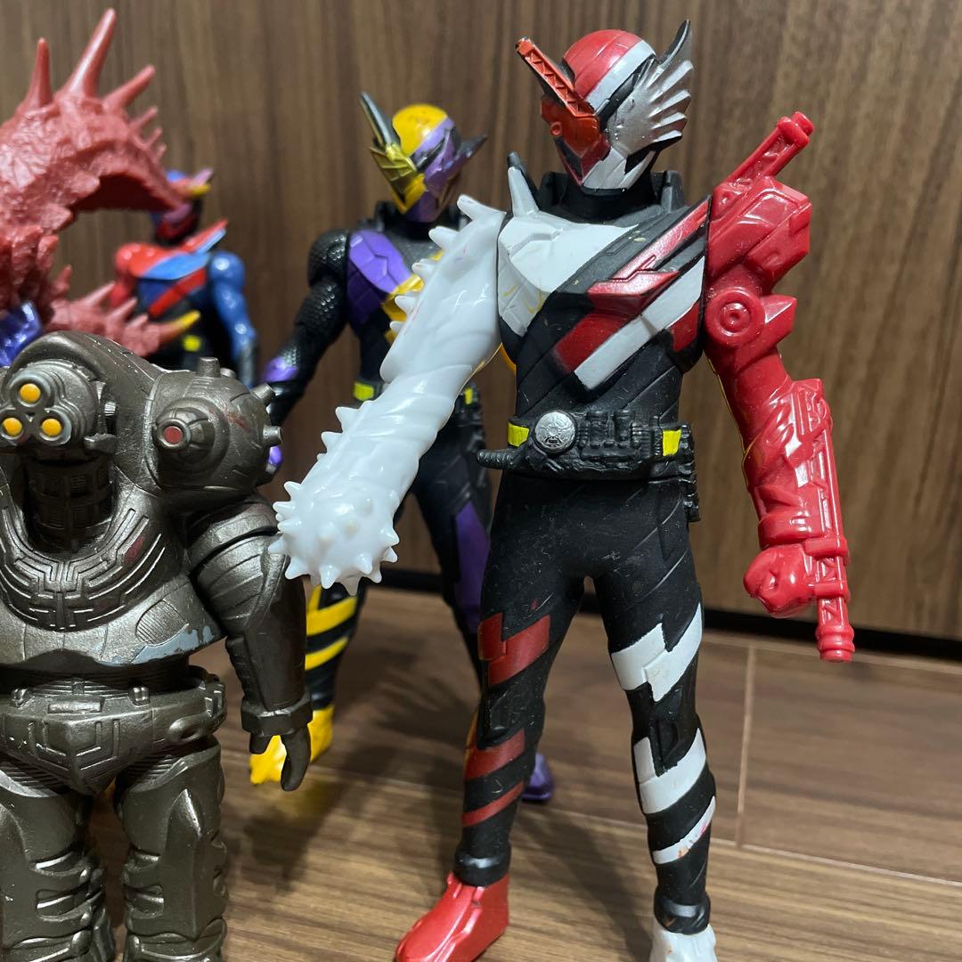 【送料無料】ウルトラマン&怪獣&仮面ライダー16体セット