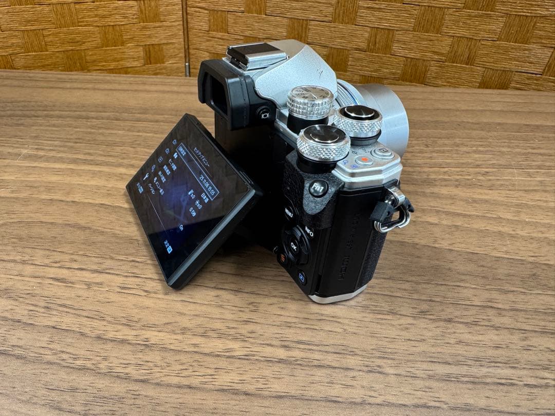 OLYMPUS OM-D ミラーレス一眼 レンズ2本セット E-M10II