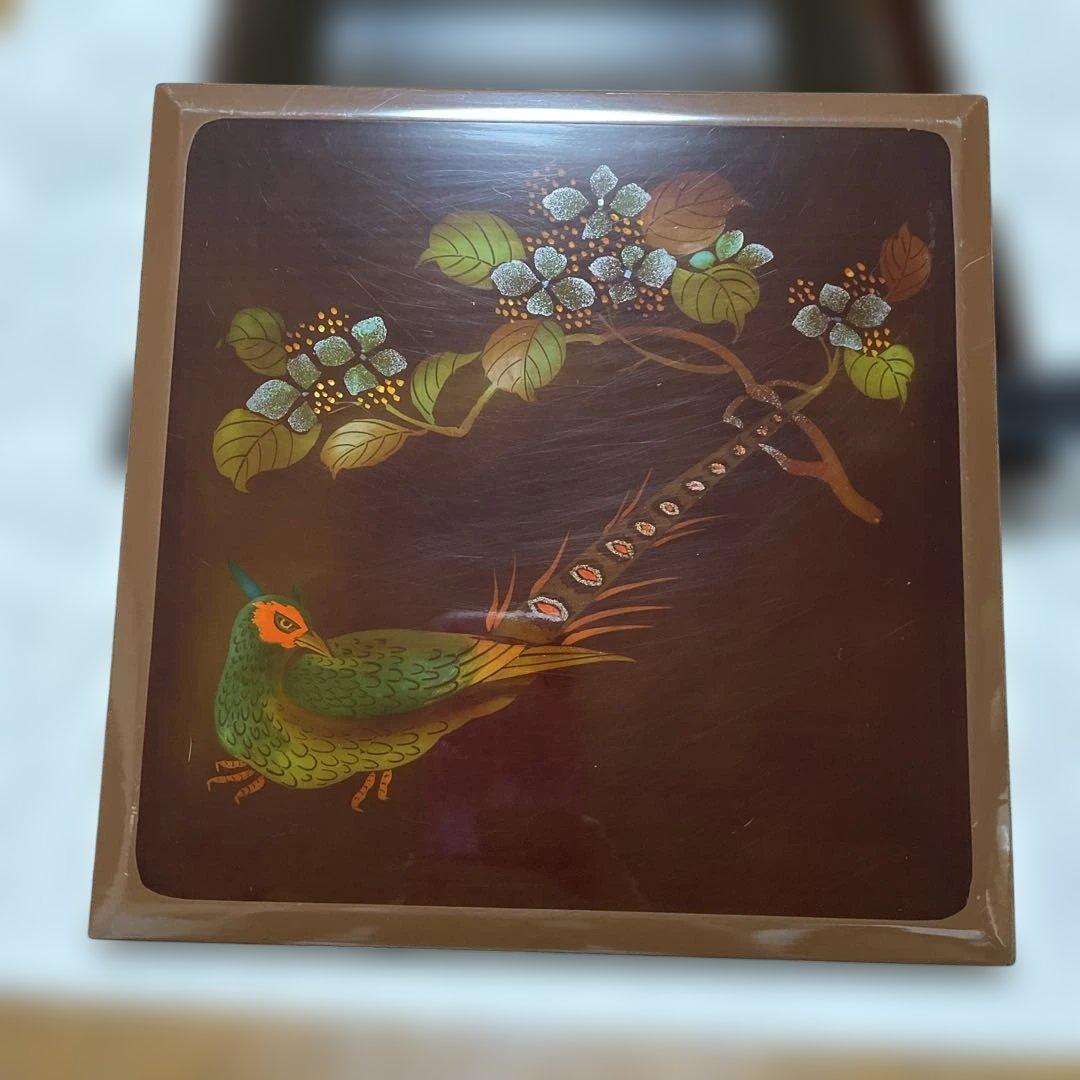 漆器 菓子器　鳥と花のデザイン
