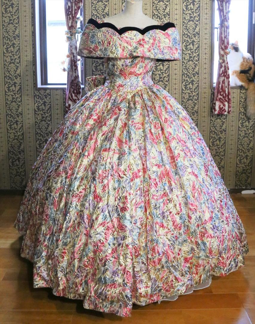 578舞台衣装にファンシー高級ウエディングドレス9号Mサイズオフショルダー