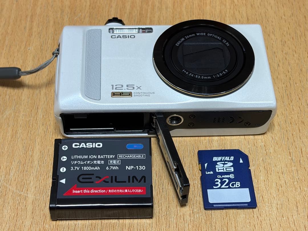 カシオ デジタルカメラ CASIO EXILIM EX-ZR200 ホワイト 箱