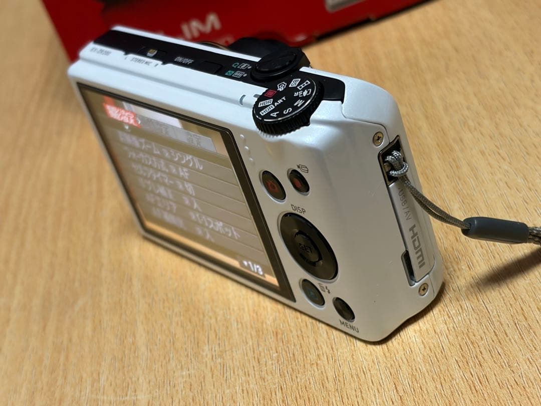 カシオ デジタルカメラ CASIO EXILIM EX-ZR200 ホワイト 箱