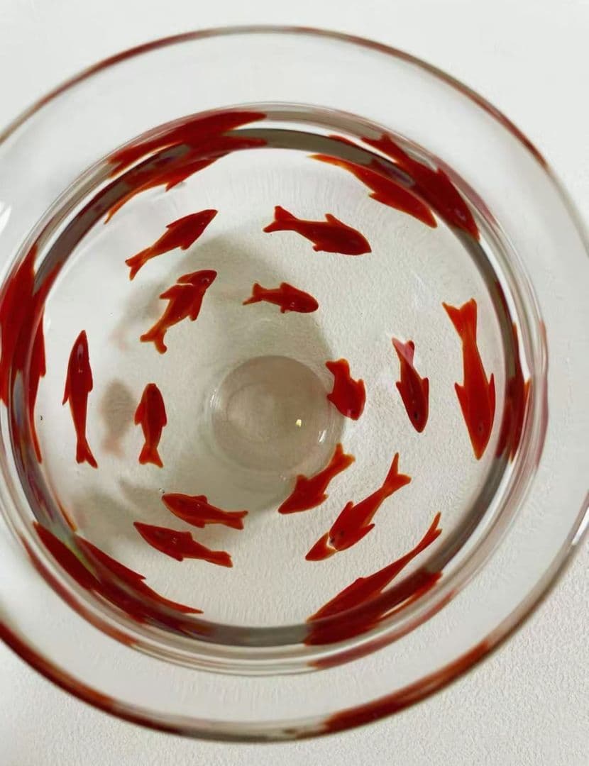 赤い金魚模様のガラス金魚鉢