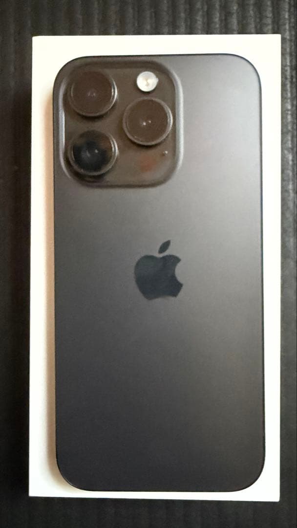 【美品】iPhone 15 pro ブラックチタニウム 256GB SIMフリー