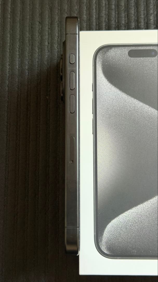 【美品】iPhone 15 pro ブラックチタニウム 256GB SIMフリー