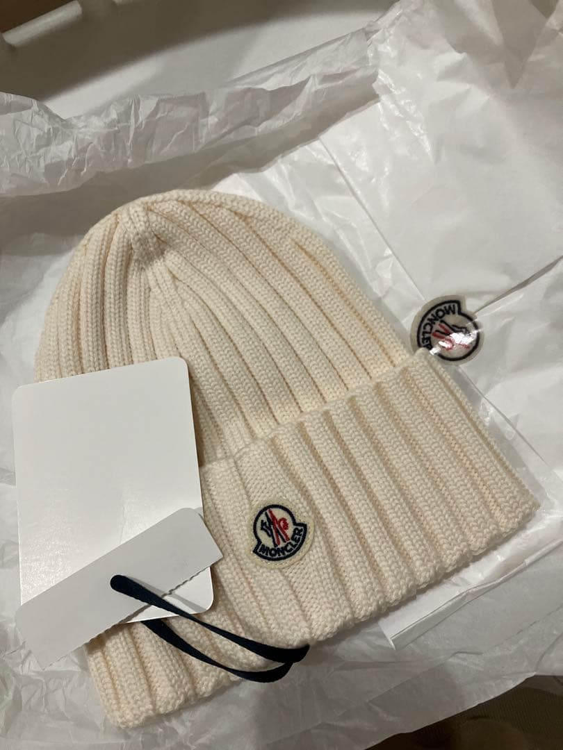 お値下げ中 新品未使用タグ付きMONCLER アイボリー ニット帽 モンクレール