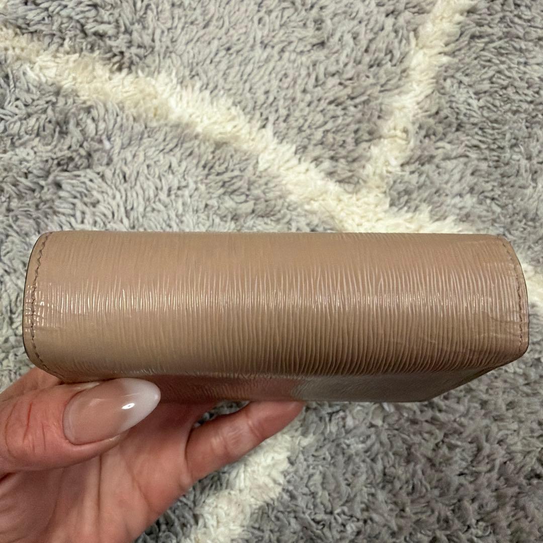 PRADA ピンクベージュ 二つ折り財布