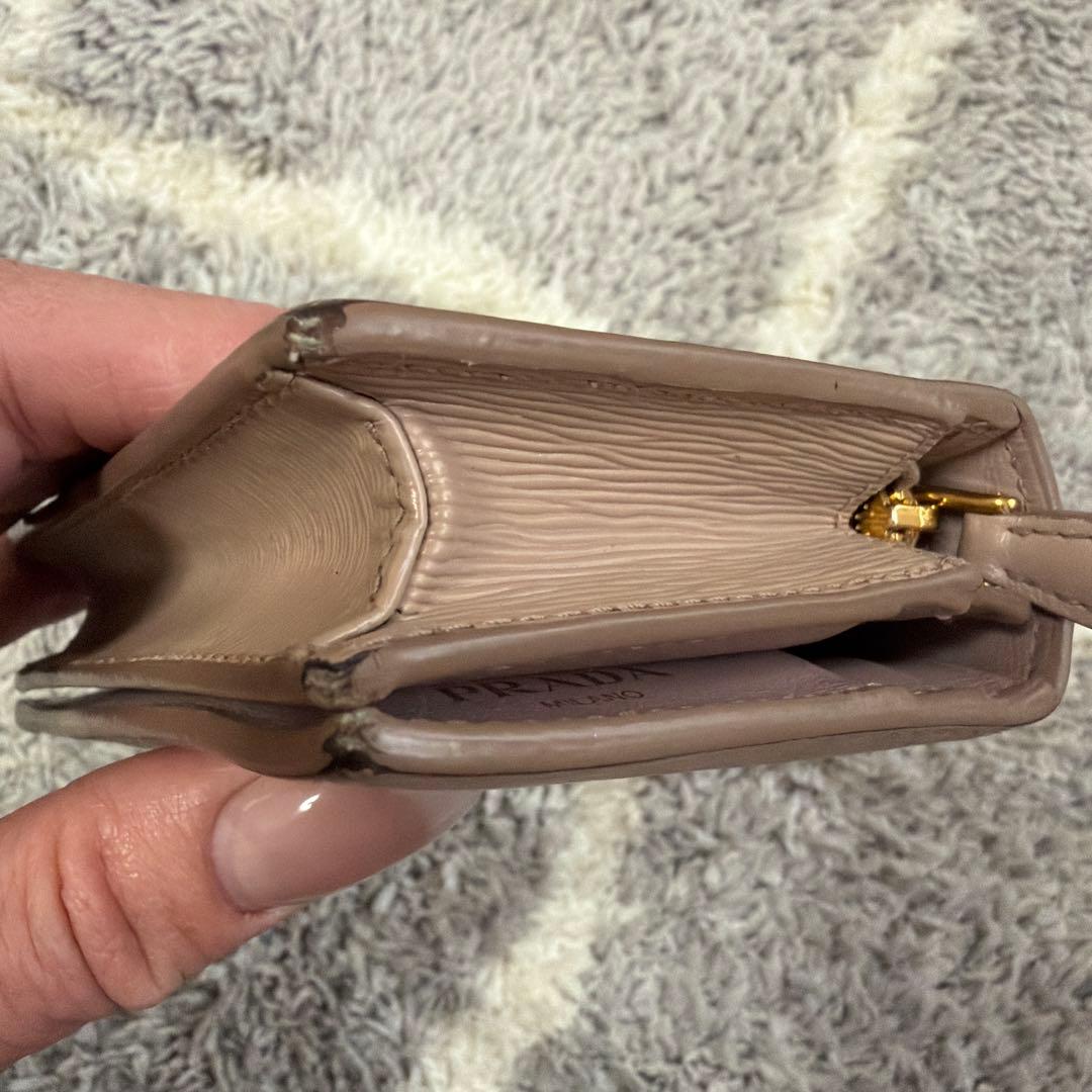 PRADA ピンクベージュ 二つ折り財布