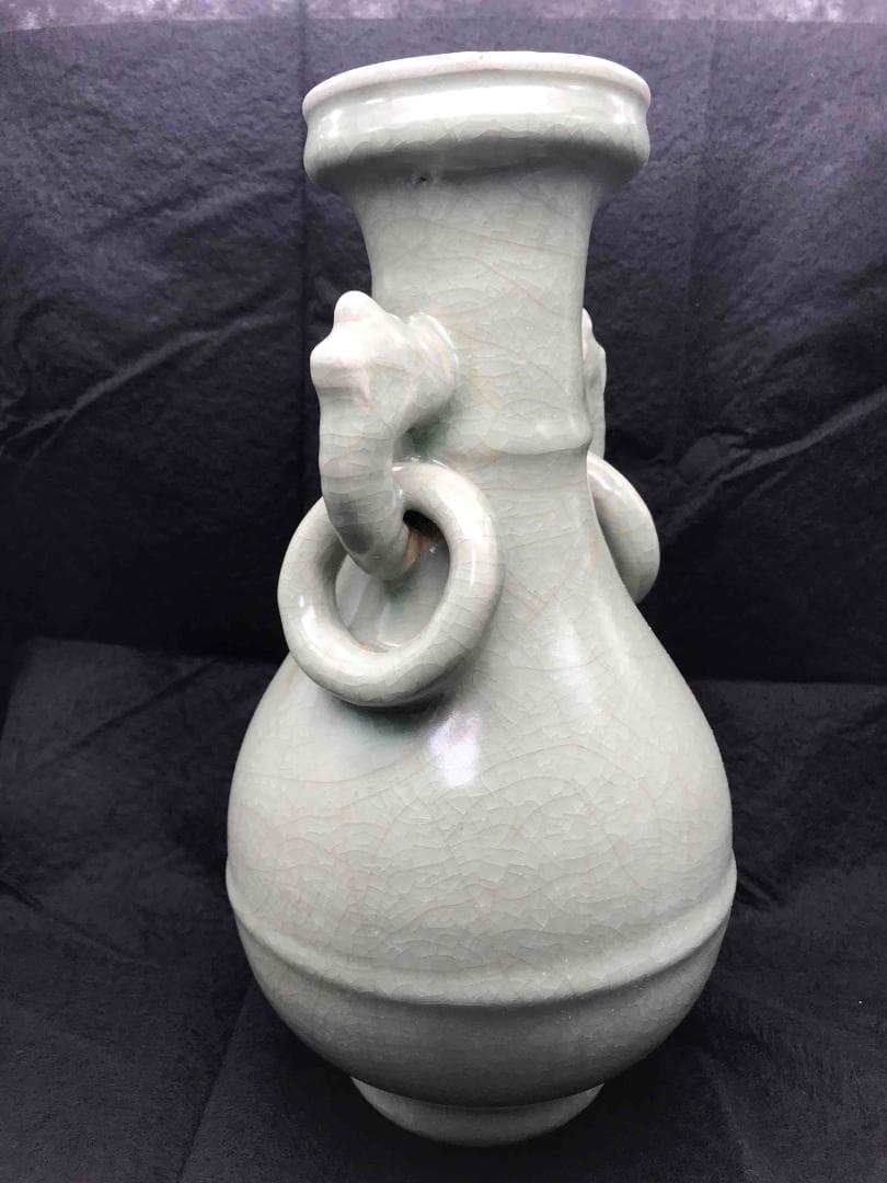 中国古玩　元時代　青磁　龍泉窯双耳瓶　旧家コレクション　蔵出し(A-35)