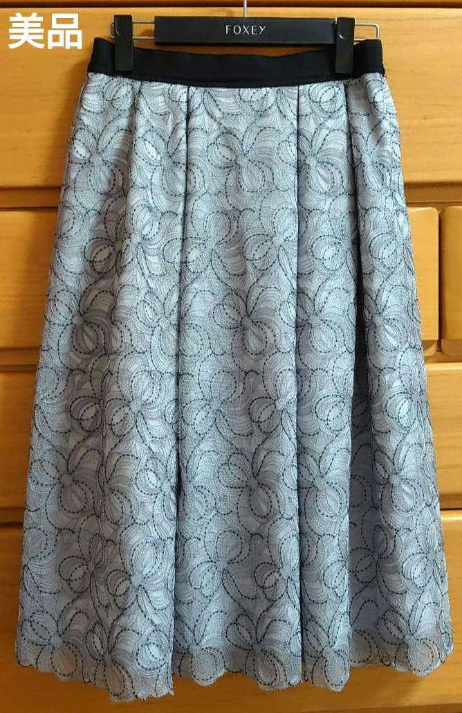 美品 2024AW【トゥービーシック】リボン刺しゅう チュールスカート