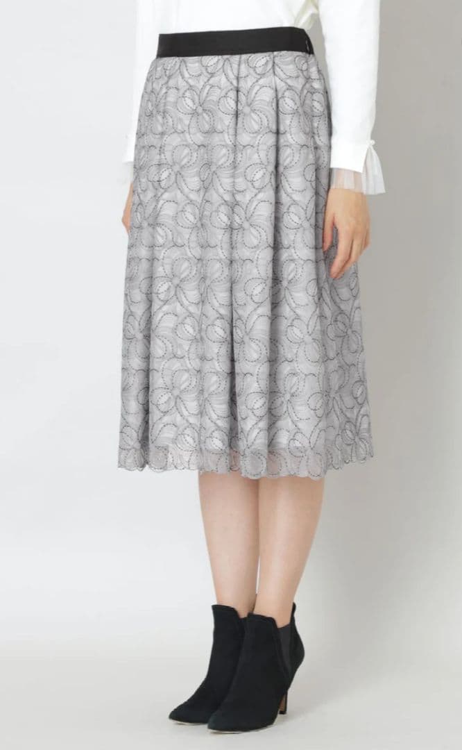 美品 2024AW【トゥービーシック】リボン刺しゅう チュールスカート