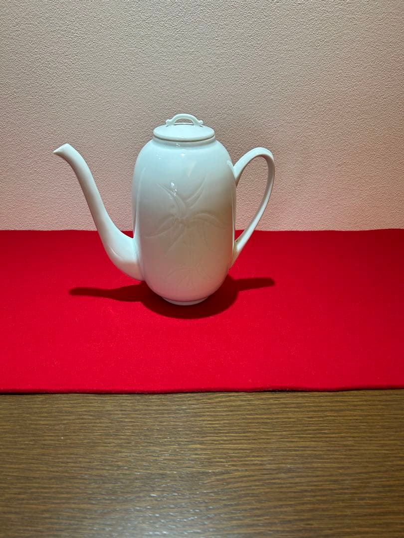 井上萬二作　白磁彫文手付　水指