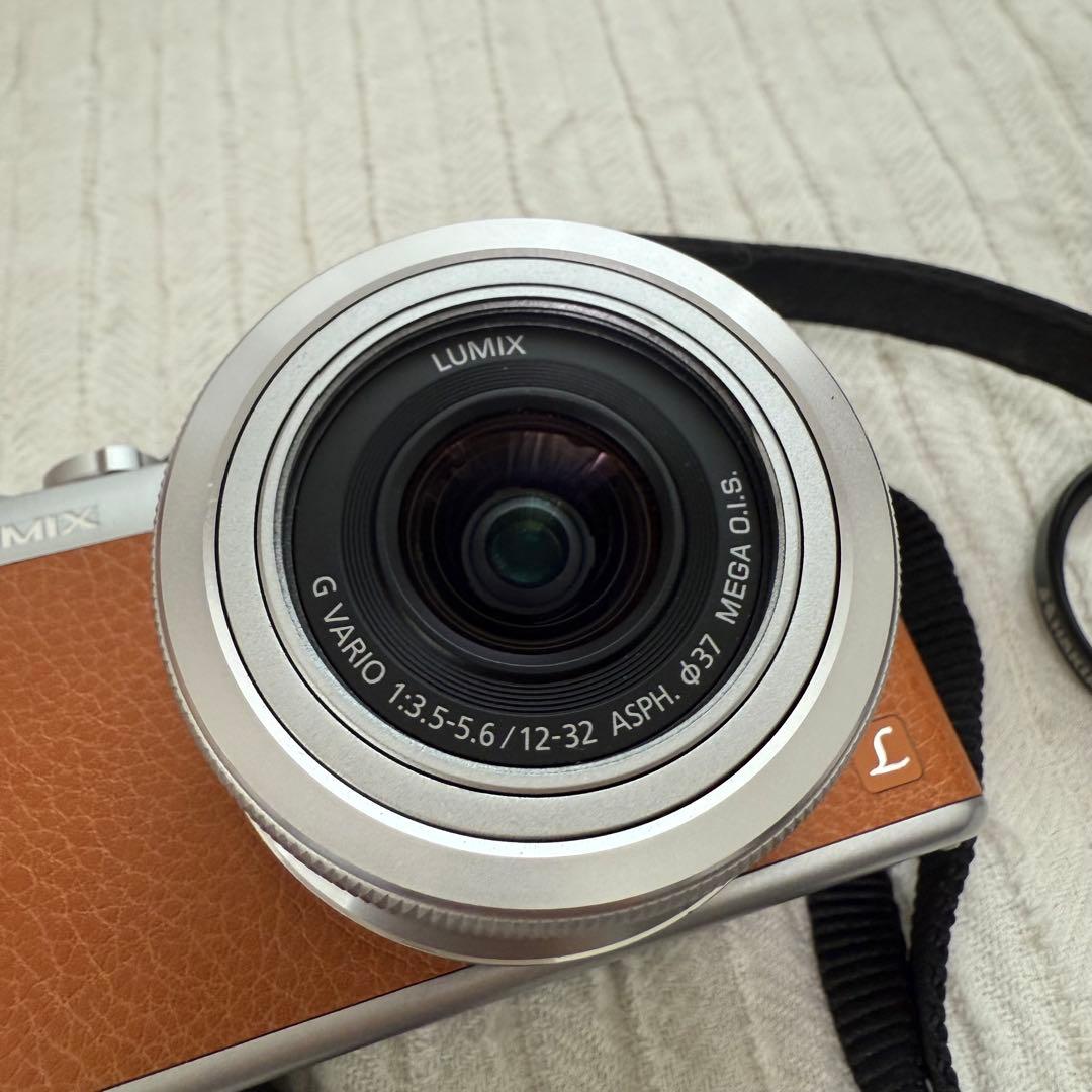 Panasonic LUMIX DMC-GF7W ダブルズームレンズキット