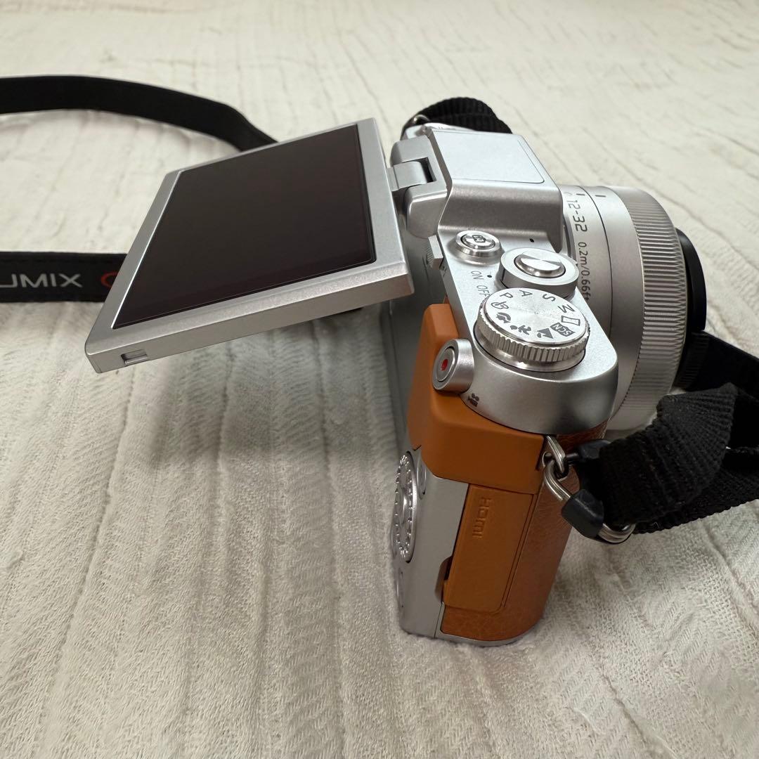 Panasonic LUMIX DMC-GF7W ダブルズームレンズキット