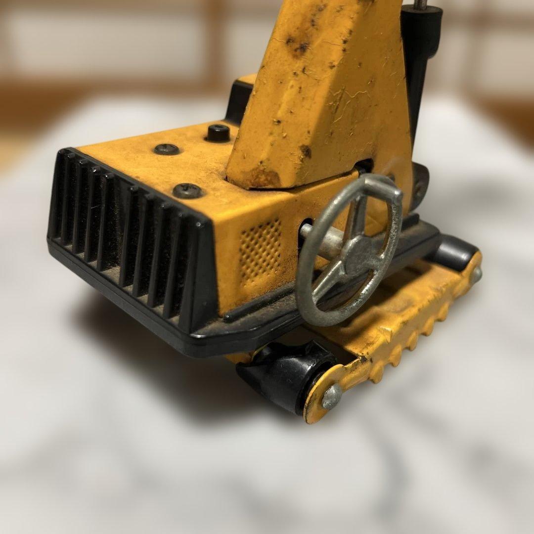 昭和レトロ　鉄のオモリの付いたクレーン車　日本製