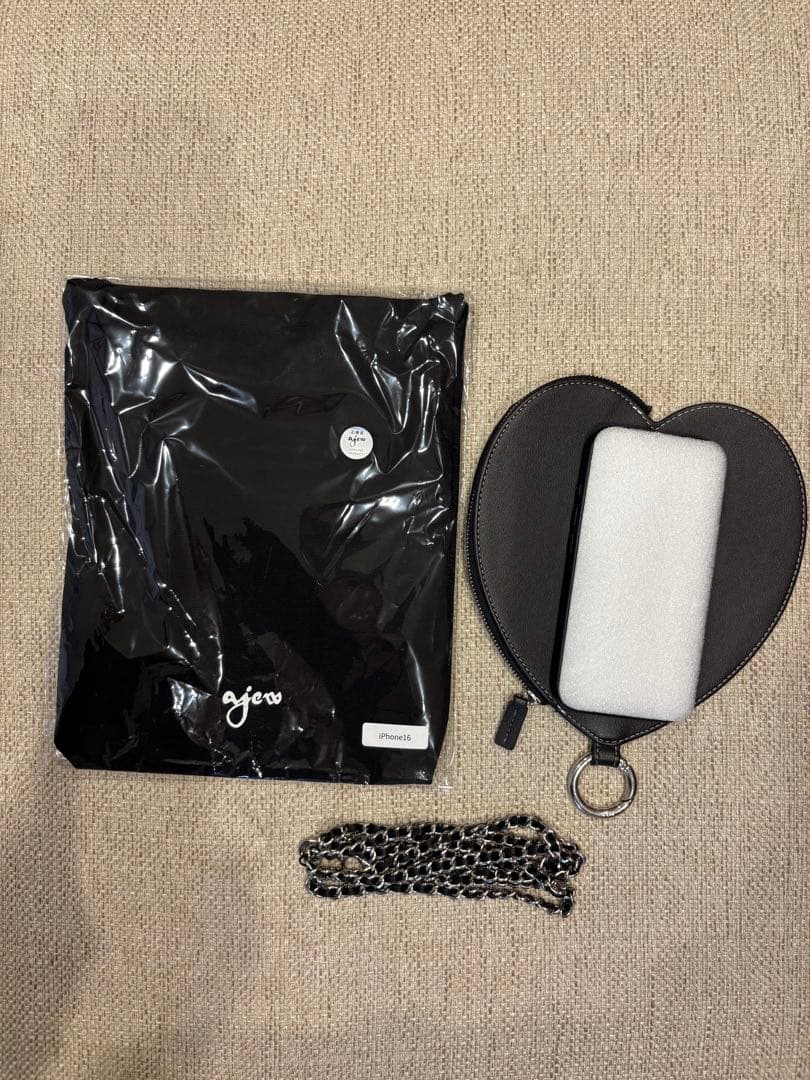 ajew ハート型 iPhone16ケース ブラック