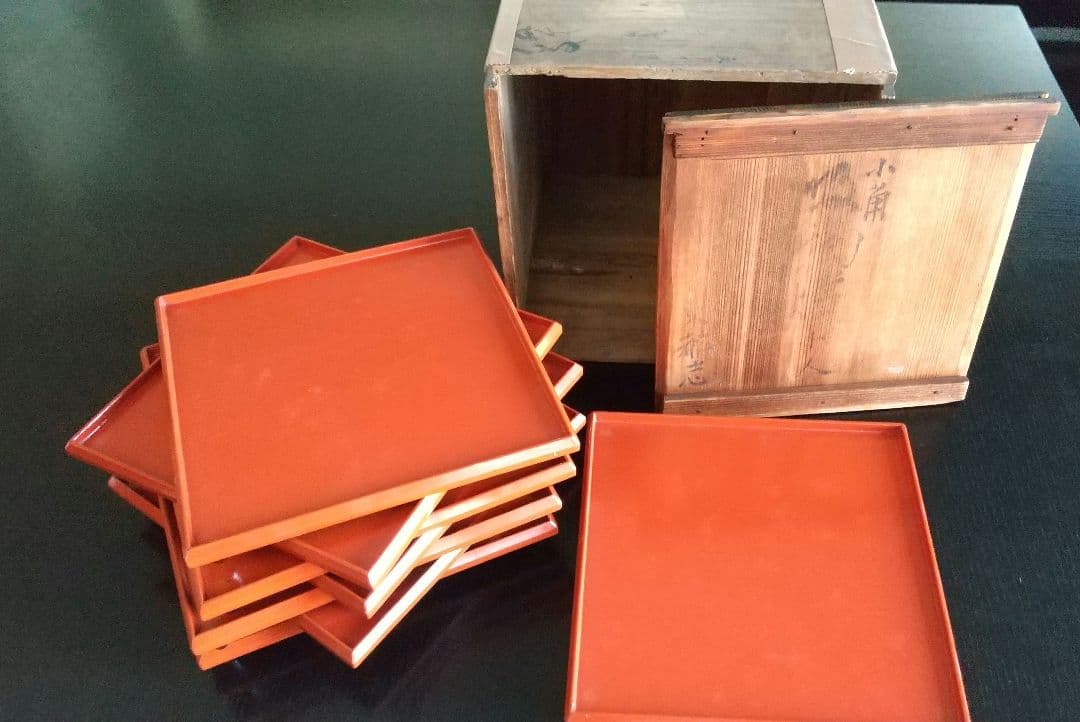 骨董 朱塗の小ぶりな脚付きお膳 8膳 とても可愛い！