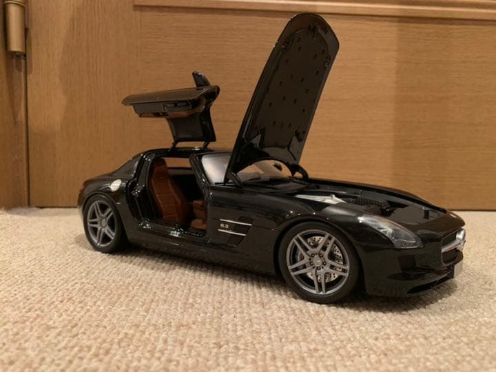 ミニチャンプス 1/18 メルセデスベンツ SLS AMG