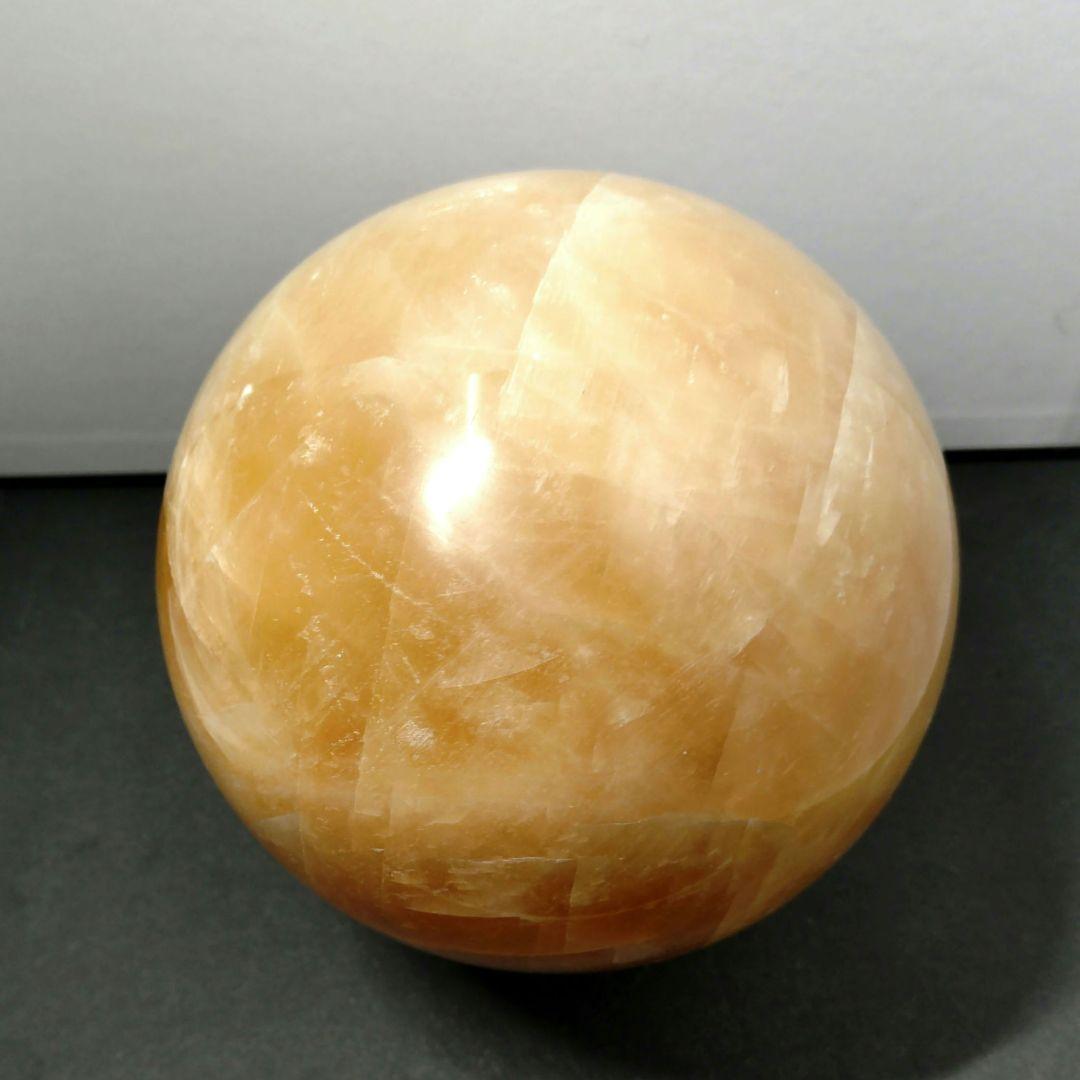 【割引大特価】ハニーカルサイト　丸玉　スフィア2.6Kg　木製台座付き　②