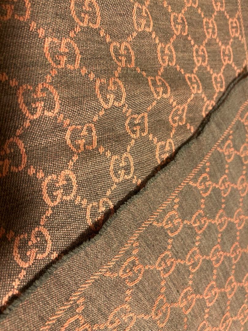 GUCCI マフラー　ストール　クリーニング済み