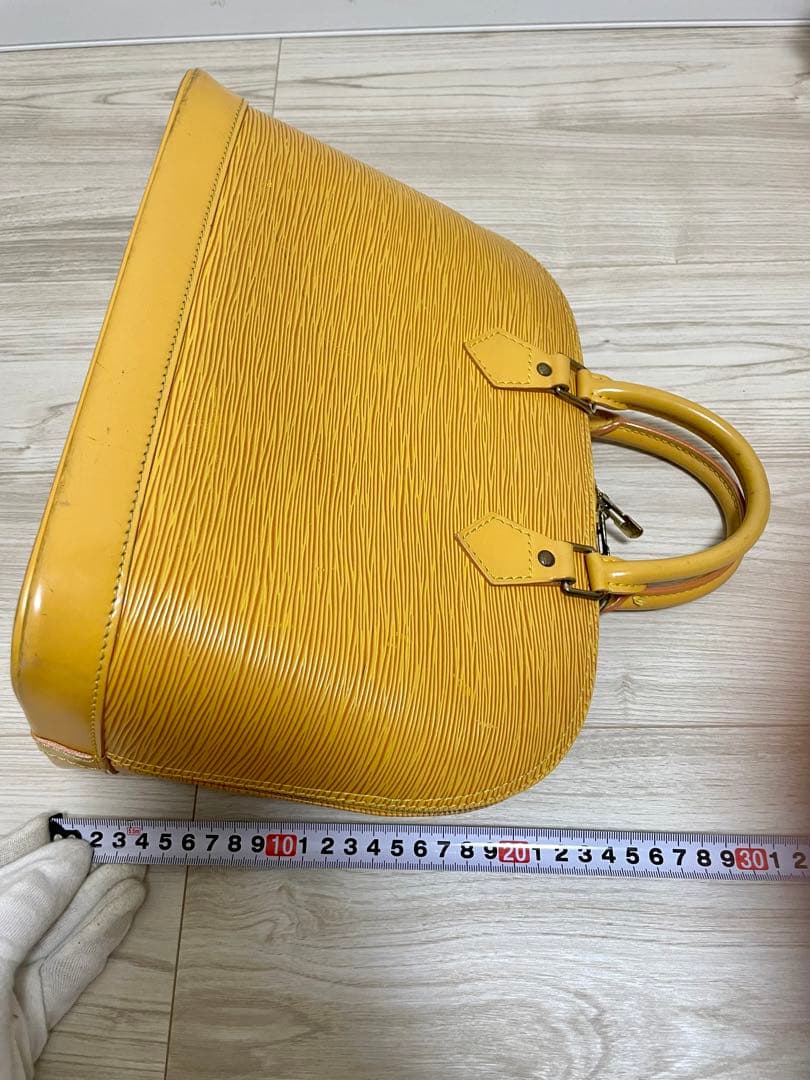 ルイヴィトン　エピ　アルマ　イエロー　ハンドバッグ