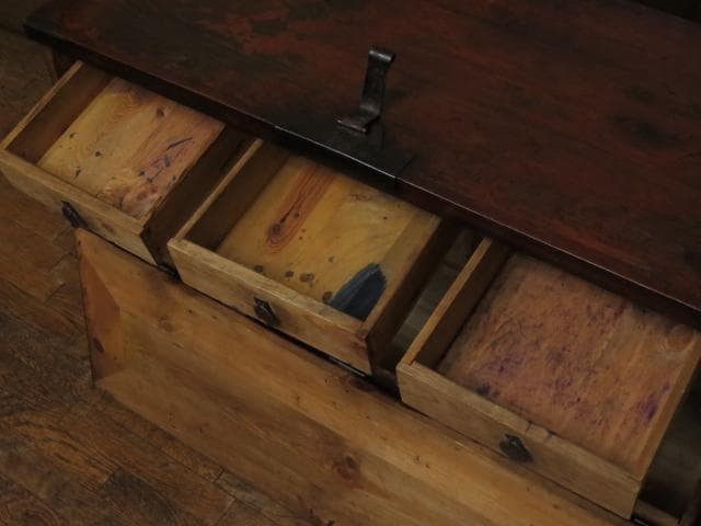 李朝古民具 朝鮮美術 朝鮮古民芸 松無垢材 卍字鉄地金具 時代 バンダジ 半閉櫃