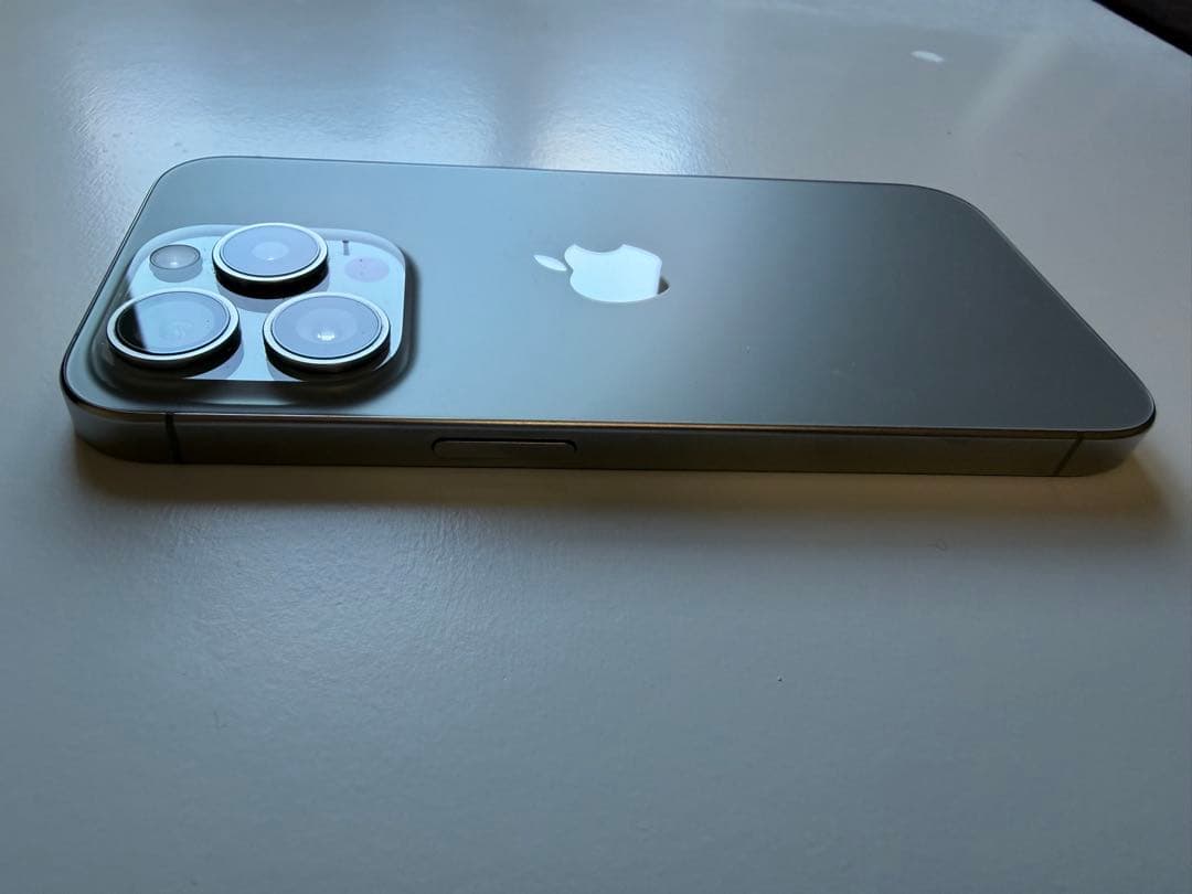 Apple iPhone 15 Pro ナチュラルチタニウム 256GB