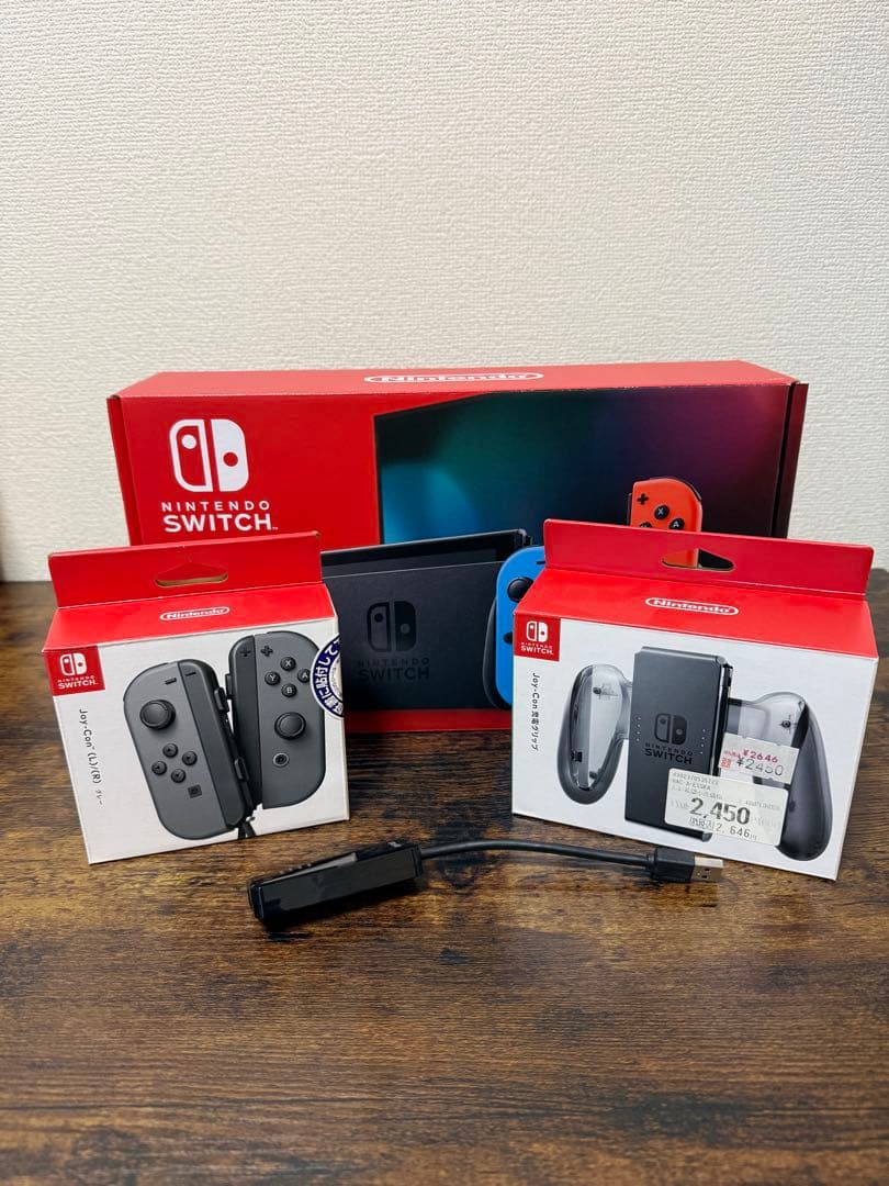 Nintendo Switch 本体 赤/青　Joy-Con黒　グリップ付き