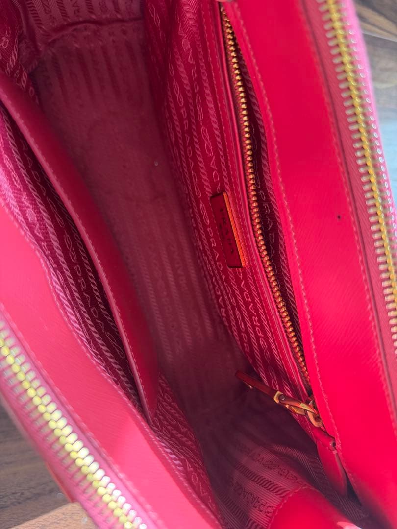 PRADA サフィアーノレザー ハンドバッグ レッド
