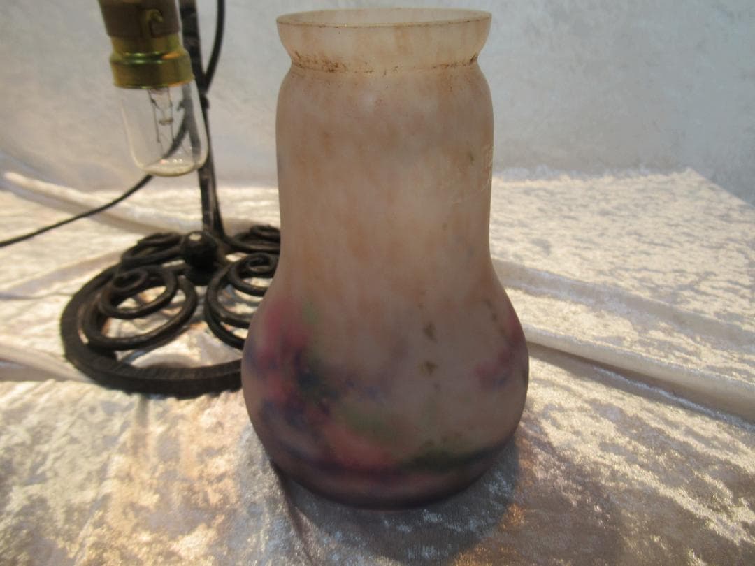 ランプ　ミューラー　アールヌーヴォー　スタンドランプ　台は鉄　渦巻のデザイン