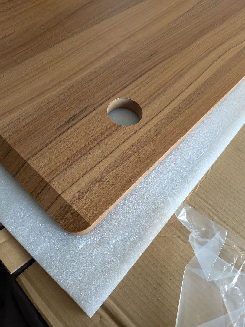 FLEXISPOT E7 のカーブ型天板ブラウン