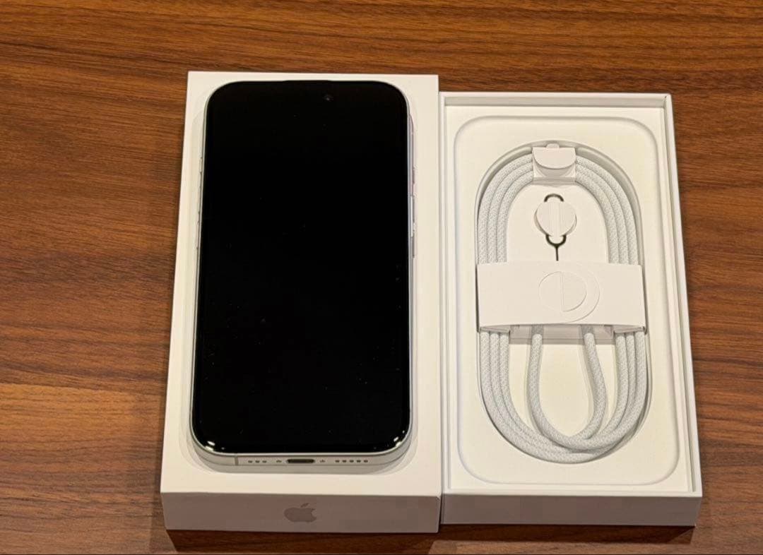 iPhone 16 128GB SIMフリー　純正ケース付き