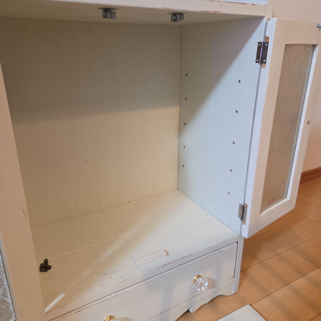アンティーク風　ホワイト木製キャビネット