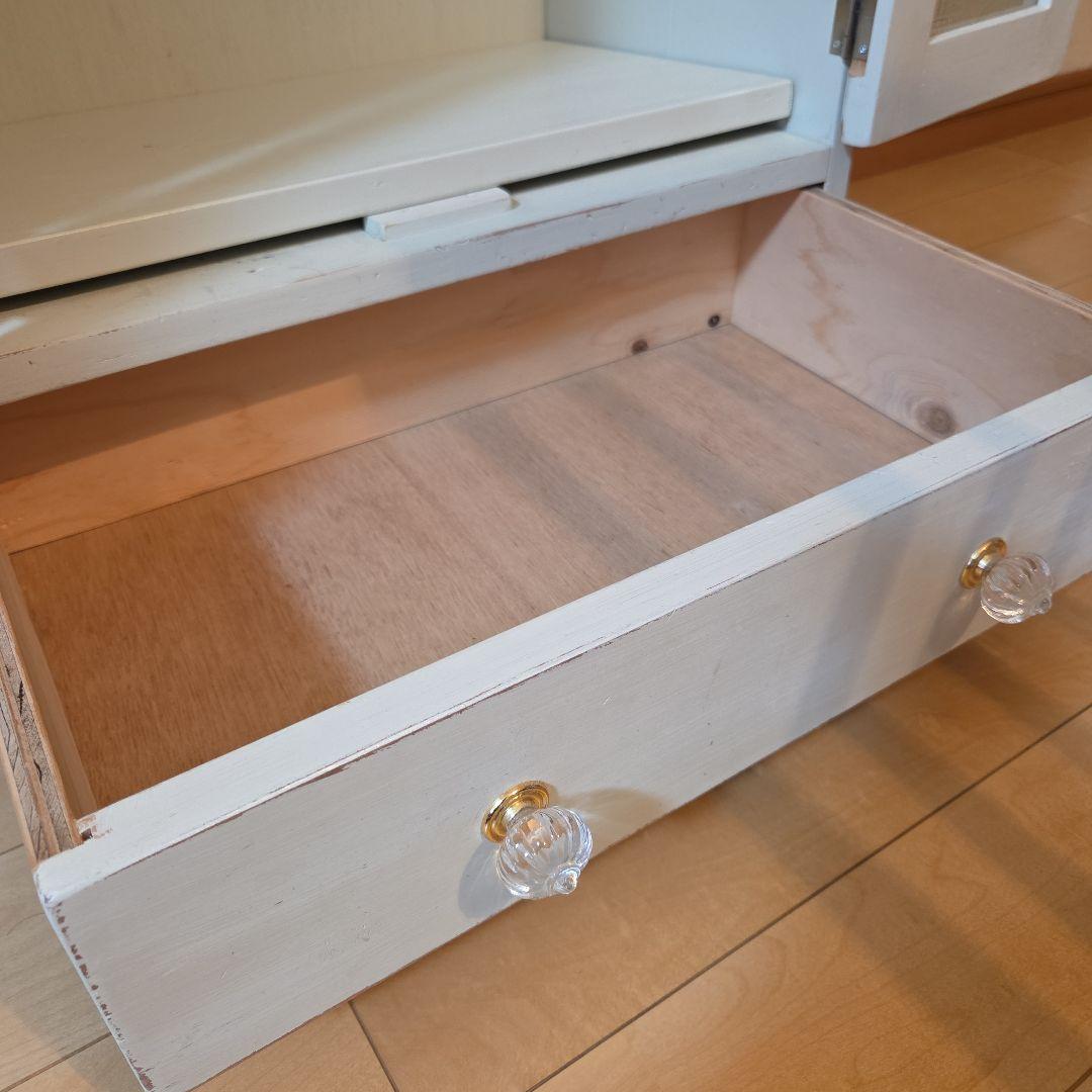 アンティーク風　ホワイト木製キャビネット