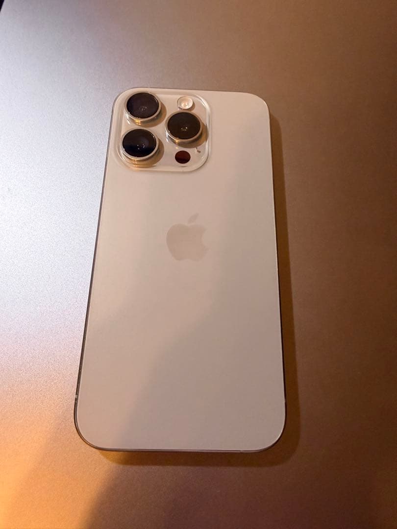 Apple iPhone 15 Pro 本体