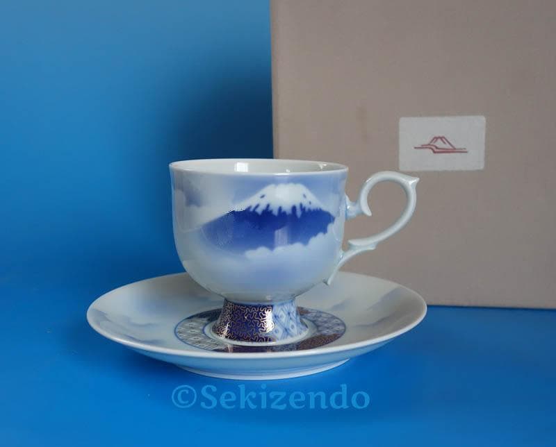 有田焼 染錦 深川製磁　富士山　カップ＆ソーサー　高台 碗皿 共箱 ２489