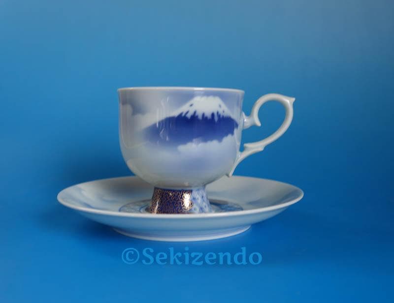有田焼 染錦 深川製磁　富士山　カップ＆ソーサー　高台 碗皿 共箱 ２489