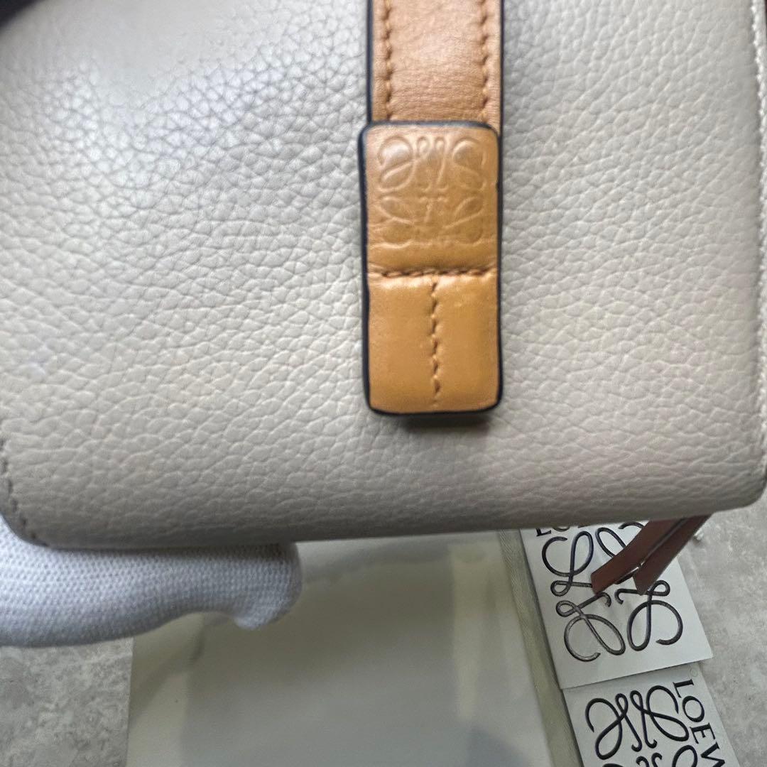 美品✨LOEWE アナグラム 二つ折り財布 ベージュ