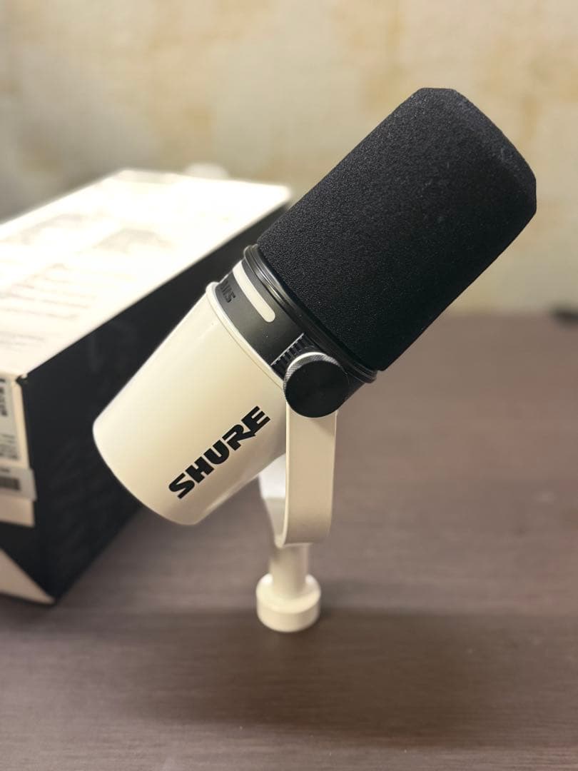 SHURE MV7+ PODCAST MICROPHONE ホワイト